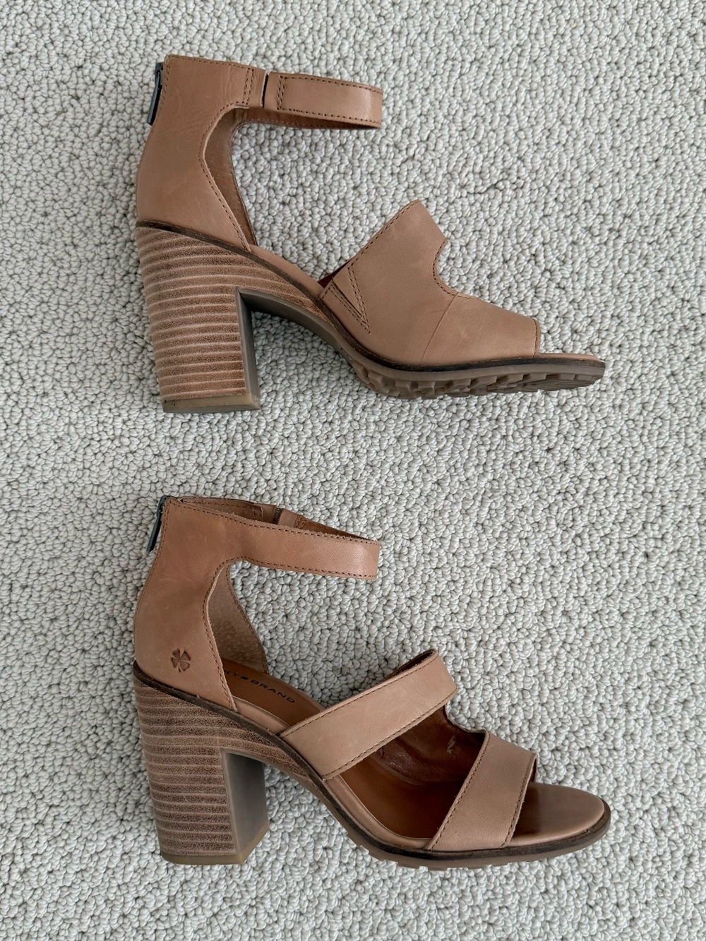 Lucky Brand Valka City Tan Leather Sandals - Picture 3 of 10
